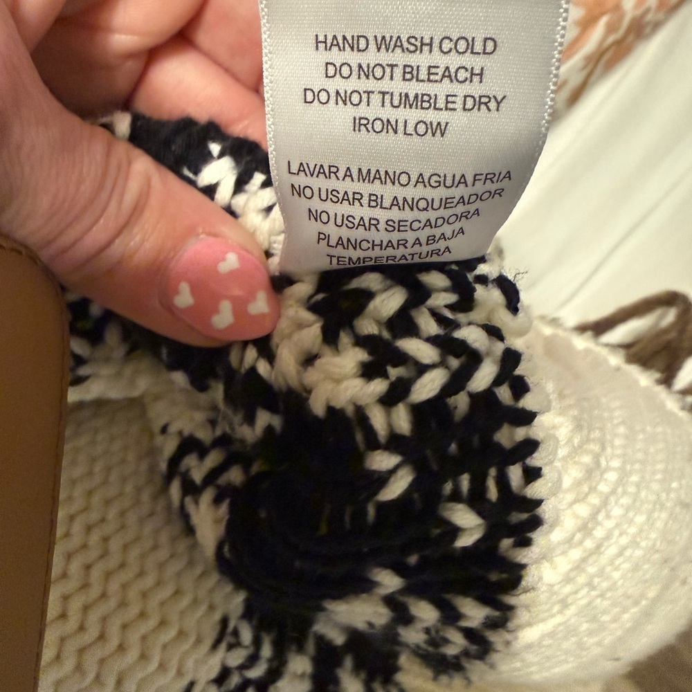 Vici Black and White Patterned V-Neck Sweater - Picture 6 of 8